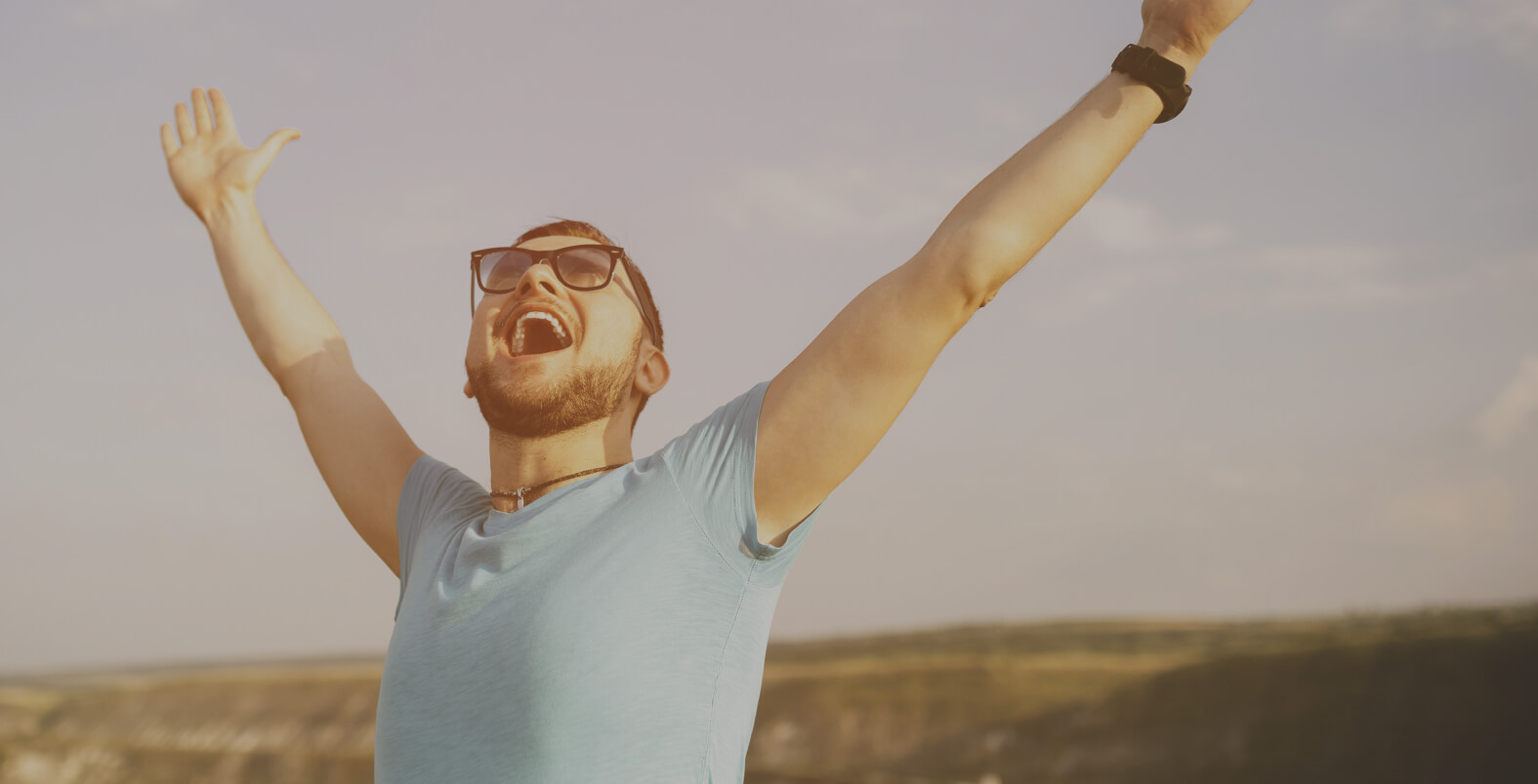 Отношения становятся счастливыми не потому. Человек с которым я буду счастлив. Человек с которым я буду счастлив. Человек с которым я буду счастлив. Уметь радоваться за других цитаты.